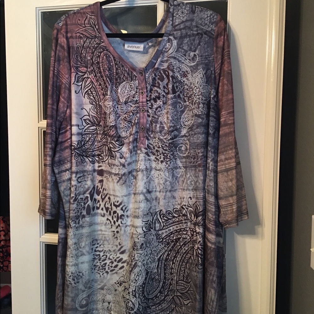Avenue Plus Size Top : 30/32 : BNWT